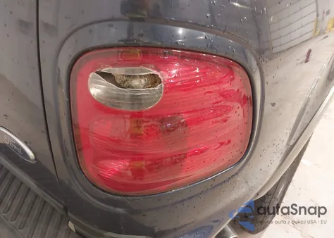 2003 Ford F-150 Lariat/Xlt из США, поврежденный, VIN 1FTRW08L93KD06286